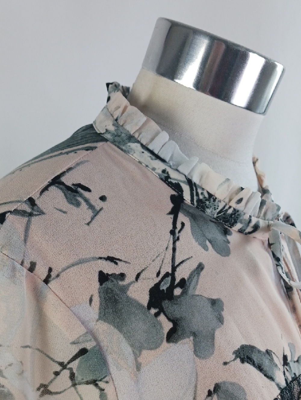 KARL LAGERFELD PINK BLACK FLORAL TUNIC TOP. - Picture 6 of 8